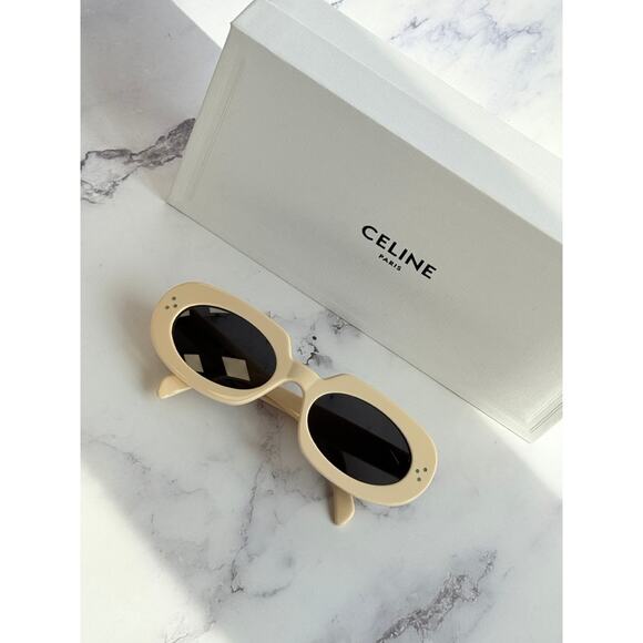 NEW Celine CL40276U Ivory White Bold Oval Sunglasses - Picture 1 of 7